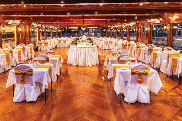 lower-deck-al-seef-dubai-cruise