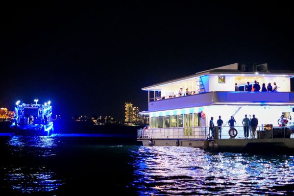 unique-catamaran-cruise-dubai